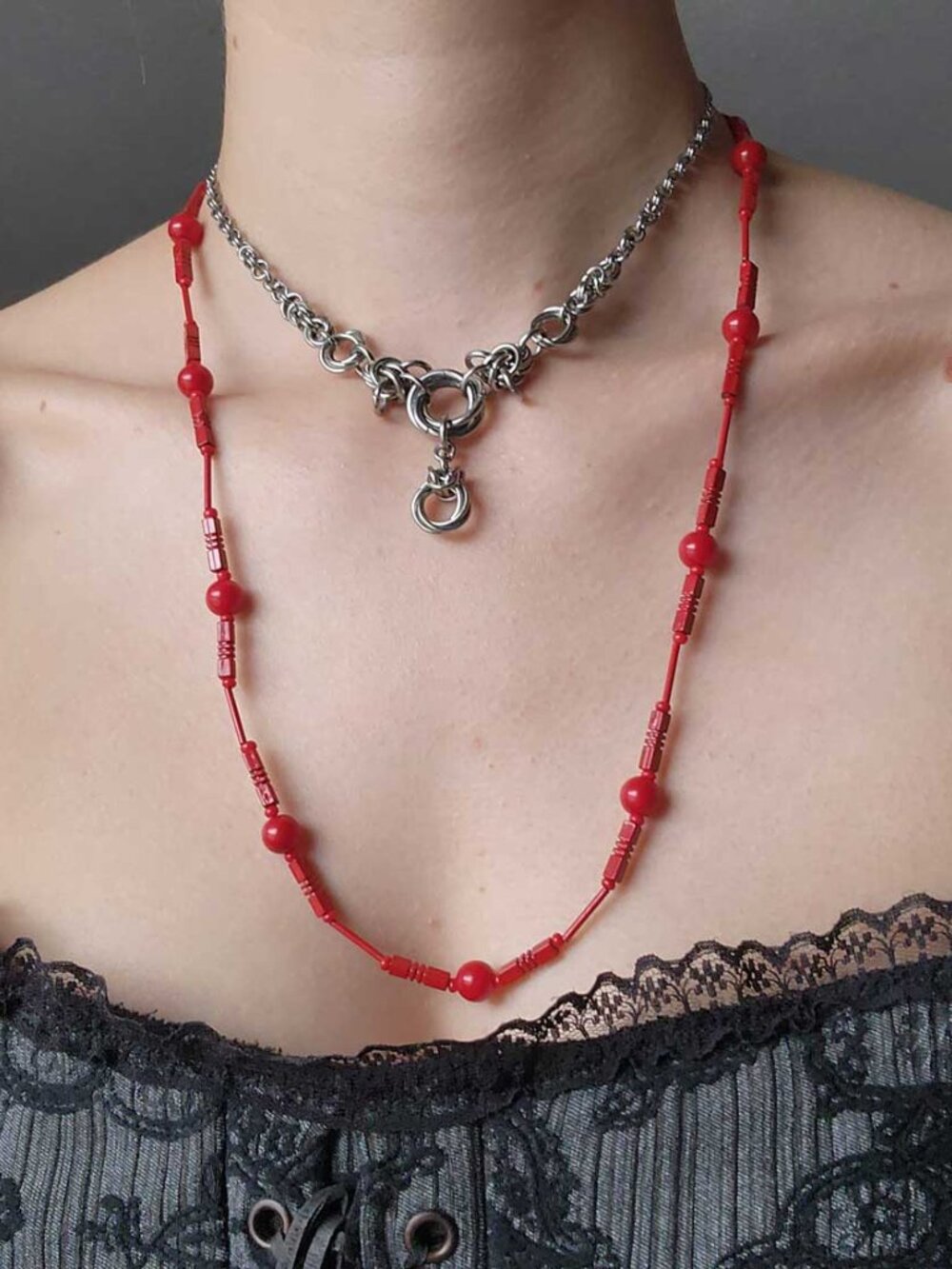 Red statement necklace - Picture 6 of 7